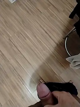 Snapshot of LeoMaduroSP chatting on 09.15.25 LeoMaduroSP online show from 09.15.25