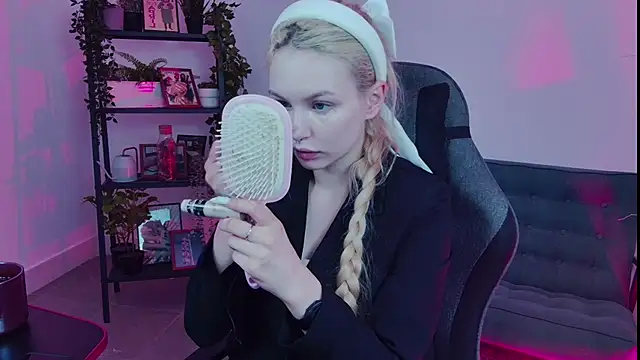 AvaDaviis online show from 09.09.25