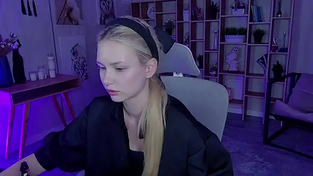 AvaDaviis online show from 09.19.25