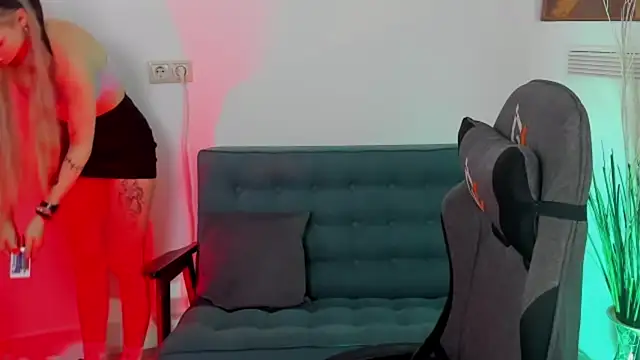 AvaDaviis online show from 10.08.25