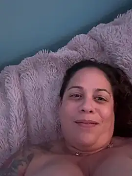 Snapshot of PrettyKittyMia chatting on 10.08.25 PrettyKittyMia online show from 10.08.25