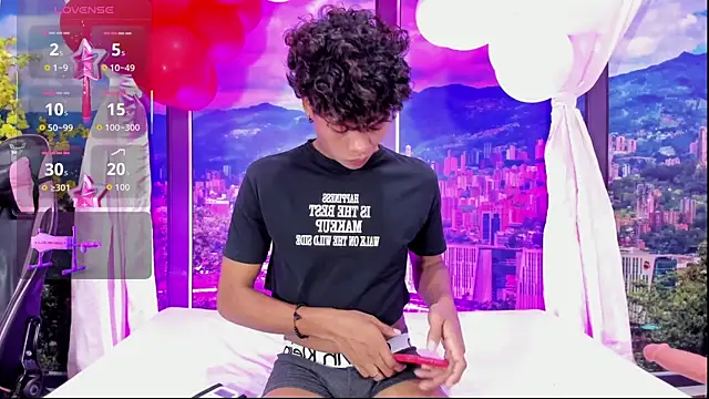 Snapshot of MilthonDelis chatting on 09.30.25 MilthonDelis online show from 09.30.25