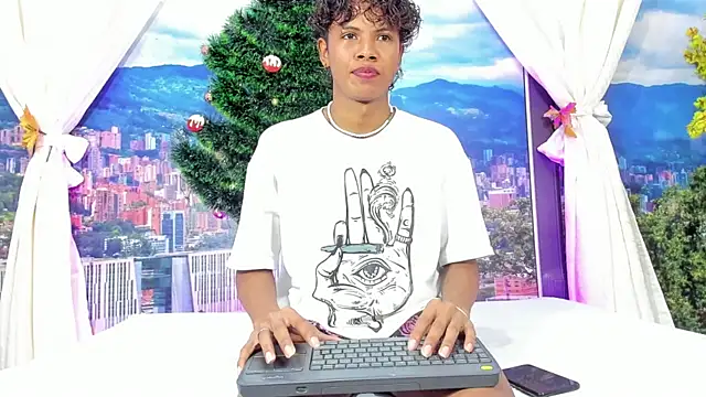 Snapshot of MilthonDelis chatting on 11.21.25 MilthonDelis online show from 11.21.25