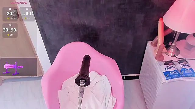 Snapshot of sharlotthe_bigass chatting on 02.18.26 sharlotthe bigass online show from 02.18.26