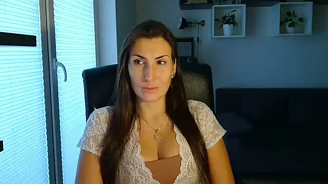 DonnaAmore online show from 10.12.25