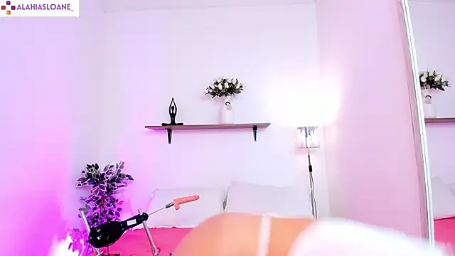 Snapshot of AlahiaSloane chatting on 09.24.25 AlahiaSloane online show from 09.24.25