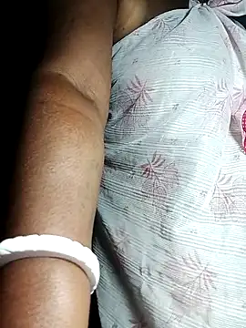 Snapshot of Nude-Priya2 chatting on 09.28.25 Nude-Priya2 online show from 09.28.25