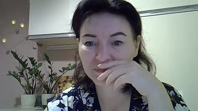 Krystal 82 online show from 10.04.25