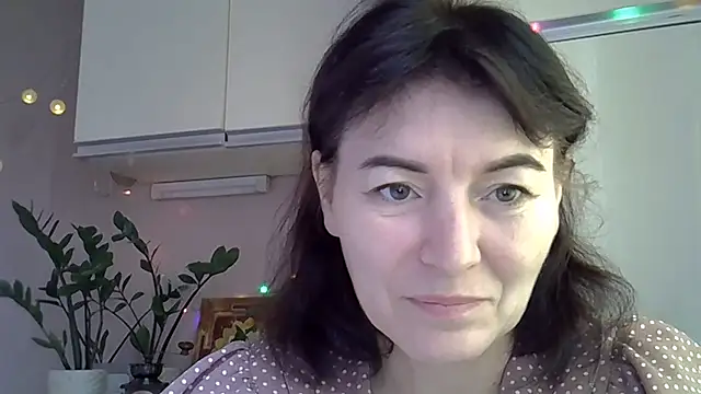 Krystal 82 online show from 10.15.25