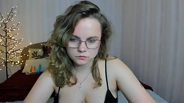 Snapshot of milalapka chatting on 11.28.25 milalapka online show from 11.28.25