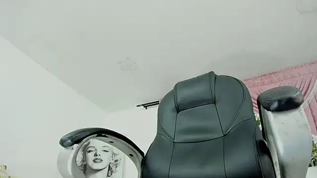 Snapshot of Dereck_Boy8 chatting on 09.26.25 Dereck Boy8 online show from 09.26.25