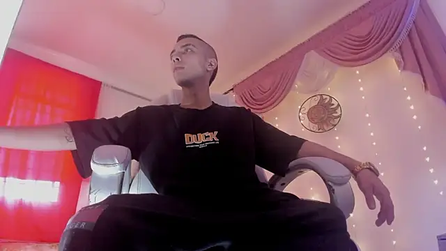 Snapshot of Dereck_Boy8 chatting on 09.29.25 Dereck Boy8 online show from 09.29.25