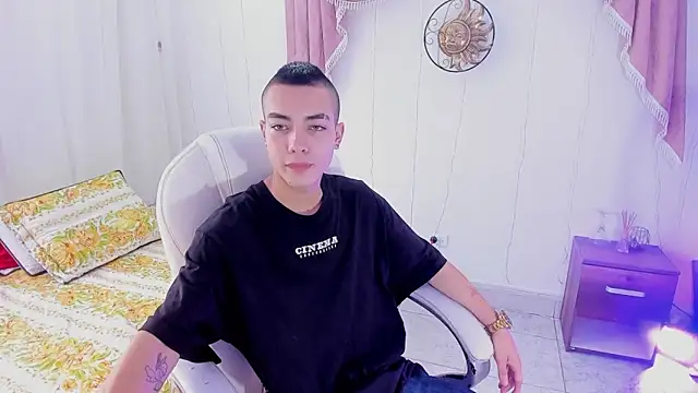 Snapshot of Dereck_Boy8 chatting on 10.02.25 Dereck Boy8 online show from 10.02.25