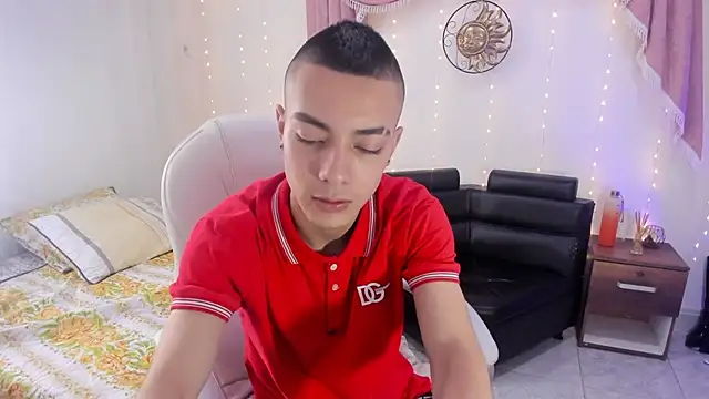 Snapshot of Dereck_Boy8 chatting on 10.06.25 Dereck Boy8 online show from 10.06.25