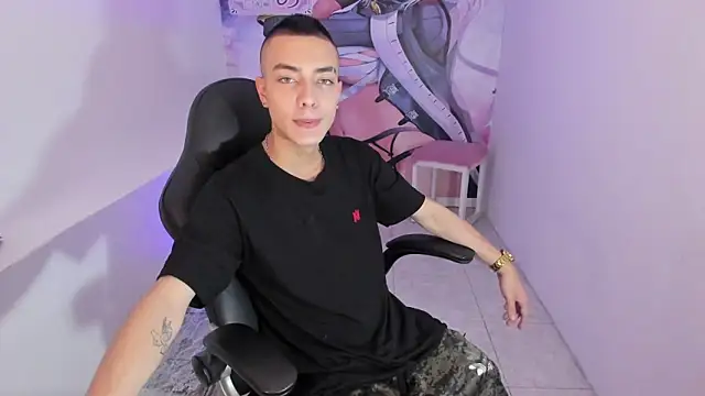 Snapshot of Dereck_Boy8 chatting on 11.04.25 Dereck Boy8 online show from 11.04.25