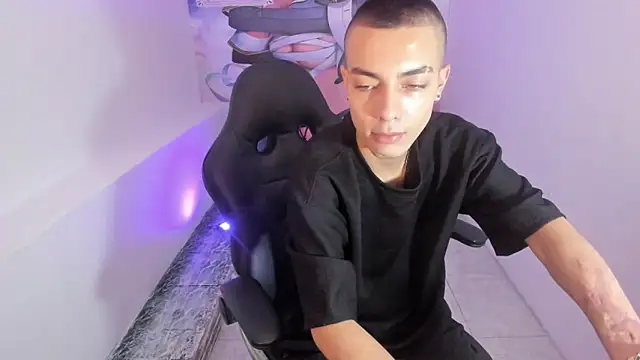 Snapshot of Dereck_Boy8 chatting on 11.12.25 Dereck Boy8 online show from 11.12.25