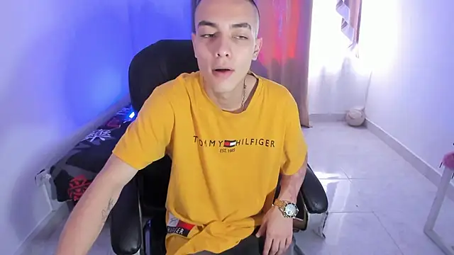 Snapshot of Dereck_Boy8 chatting on 11.24.25 Dereck Boy8 online show from 11.24.25