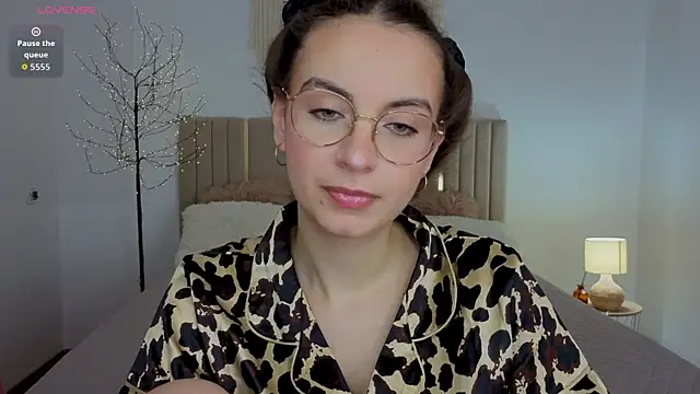 Snapshot of Real_cutie1 chatting on 07.16.26 Real cutie1 online show from 07.16.26