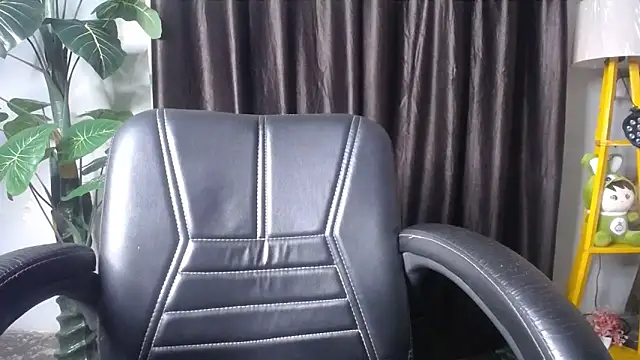 Snapshot of kiara_1122 chatting on 04.25.26 kiara 1122 online show from 04.25.26