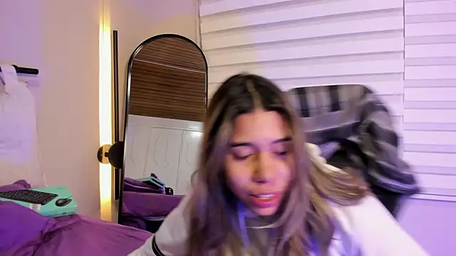 Snapshot of Rachell_criss chatting on 10.03.25 Rachell criss online show from 10.03.25