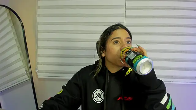 Snapshot of Rachell_criss chatting on 11.15.25 Rachell criss online show from 11.15.25