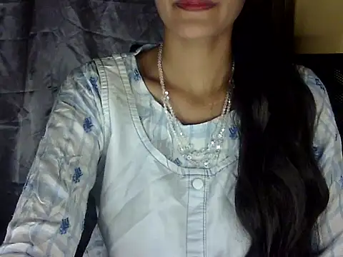 Snapshot of zara_Khan0 chatting on 11.17.25 zara Khan0 online show from 11.17.25