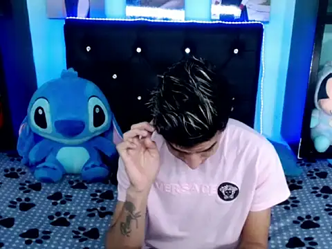 Snapshot of x_oliver_x chatting on 09.17.25 x oliver x online show from 09.17.25