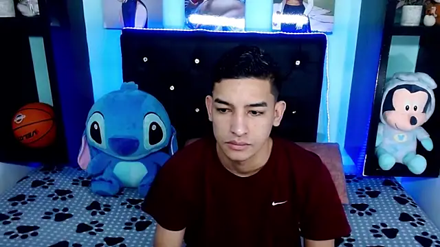 Snapshot of x_oliver_x chatting on 09.22.25 x oliver x online show from 09.22.25