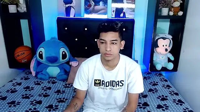 Snapshot of x_oliver_x chatting on 09.29.25 x oliver x online show from 09.29.25