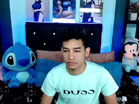 Snapshot of x_oliver_x chatting on 10.18.25 x oliver x online show from 10.18.25