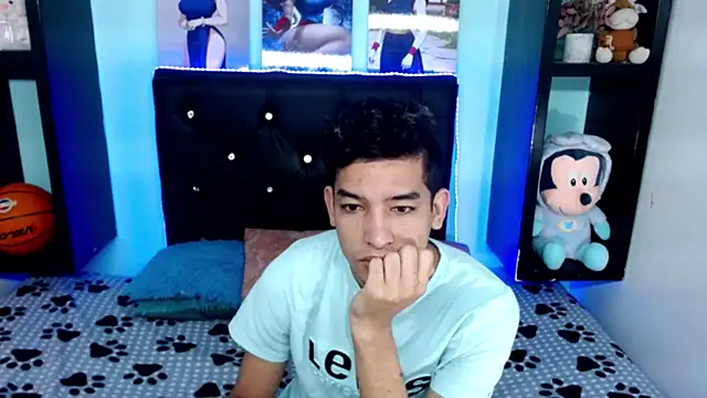 Snapshot of x_oliver_x chatting on 11.01.25 x oliver x online show from 11.01.25