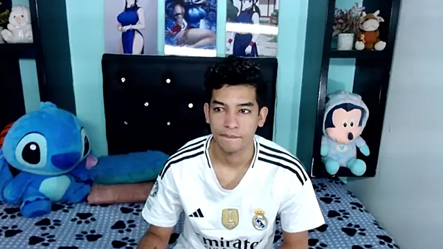 Snapshot of x_oliver_x chatting on 11.06.25 x oliver x online show from 11.06.25