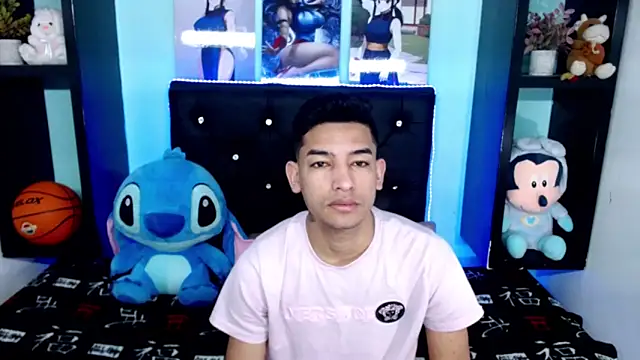 Snapshot of x_oliver_x chatting on 11.12.25 x oliver x online show from 11.12.25