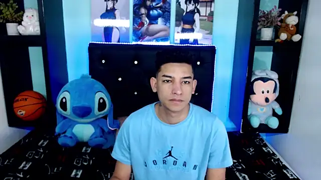 Snapshot of x_oliver_x chatting on 11.13.25 x oliver x online show from 11.13.25