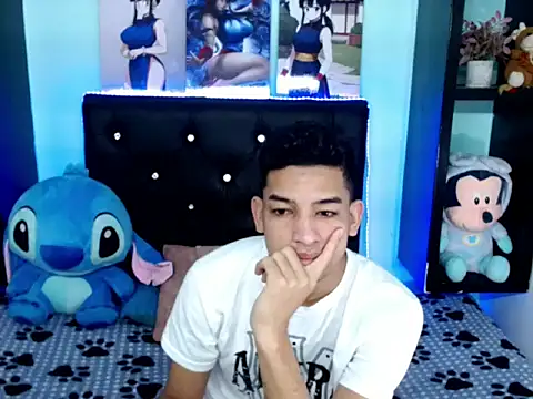 Snapshot of x_oliver_x chatting on 11.18.25 x oliver x online show from 11.18.25