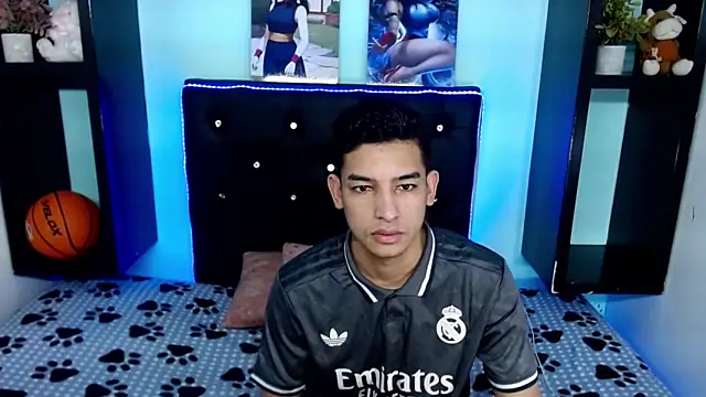 Snapshot of x_oliver_x chatting on 11.30.25 x oliver x online show from 11.30.25