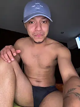 Snapshot of Mlkrrp chatting on 11.12.25 Mlkrrp online show from 11.12.25