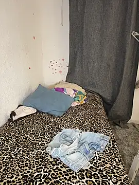 Nia Desire online show from 04.28.26