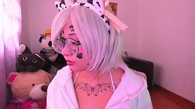 Snapshot of Lolii_Zoe chatting on 10.08.25 Lolii Zoe online show from 10.08.25