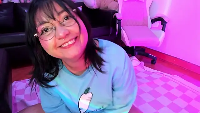 Snapshot of Lolii_Zoe chatting on 11.30.25 Lolii Zoe online show from 11.30.25