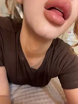 Snapshot of Hannah_xBaby chatting on 06.25.26 Hannah xBaby online show from 06.25.26