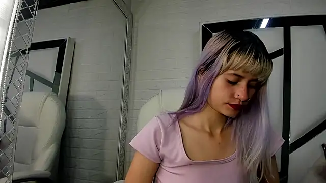 Snapshot of barbieambar chatting on 10.28.25 barbieambar online show from 10.28.25