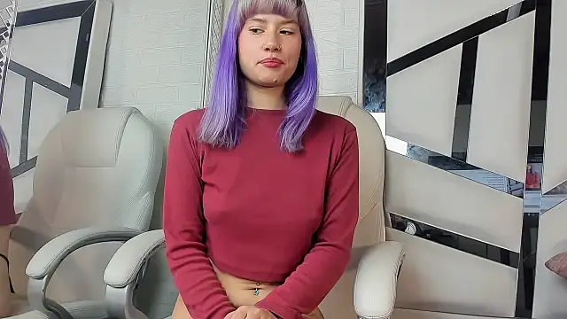 Snapshot of barbieambar chatting on 11.13.25 barbieambar online show from 11.13.25