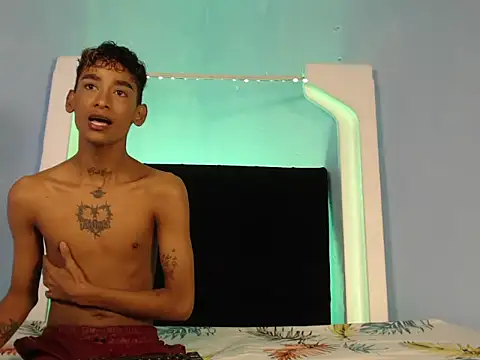 Snapshot of gabo_hotboy chatting on 11.03.25 gabo hotboy online show from 11.03.25