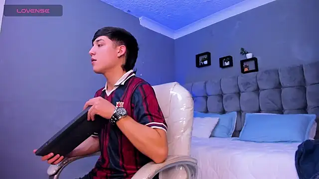 Snapshot of Ares_di_martin chatting on 11.15.25 Ares di martin online show from 11.15.25