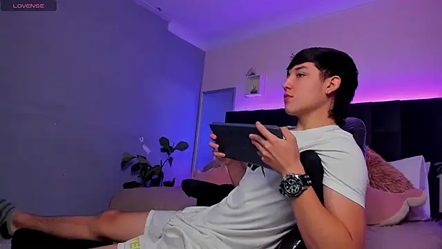 Snapshot of Ares_di_martin chatting on 12.02.25 Ares di martin online show from 12.02.25