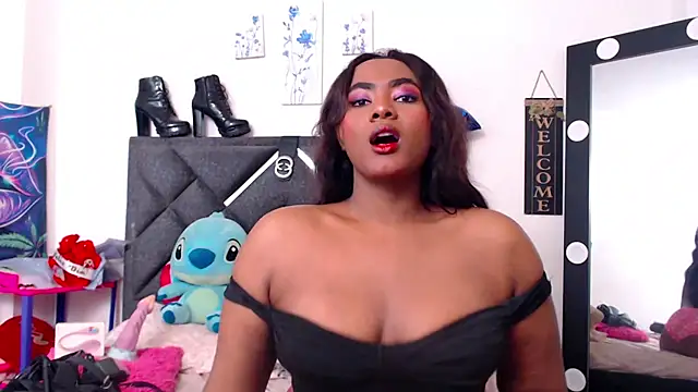 Snapshot of NatashaBella chatting on 11.15.25 NatashaBella online show from 11.15.25