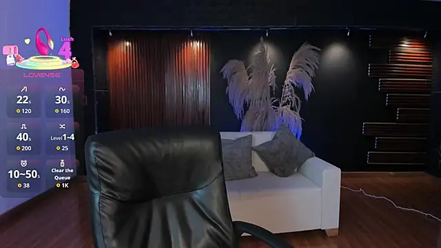 Snapshot of AidaJones chatting on 09.10.25 AidaJones online show from 09.10.25