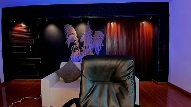 Snapshot of AidaJones chatting on 09.15.25 AidaJones online show from 09.15.25