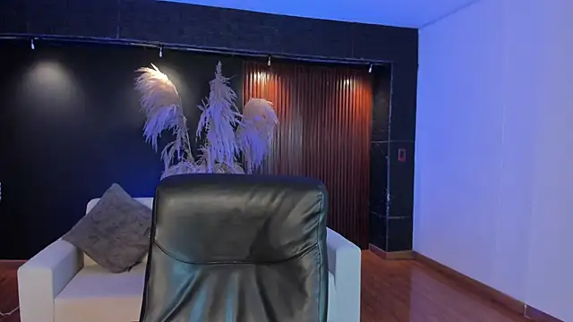 Snapshot of AidaJones chatting on 09.23.25 AidaJones online show from 09.23.25